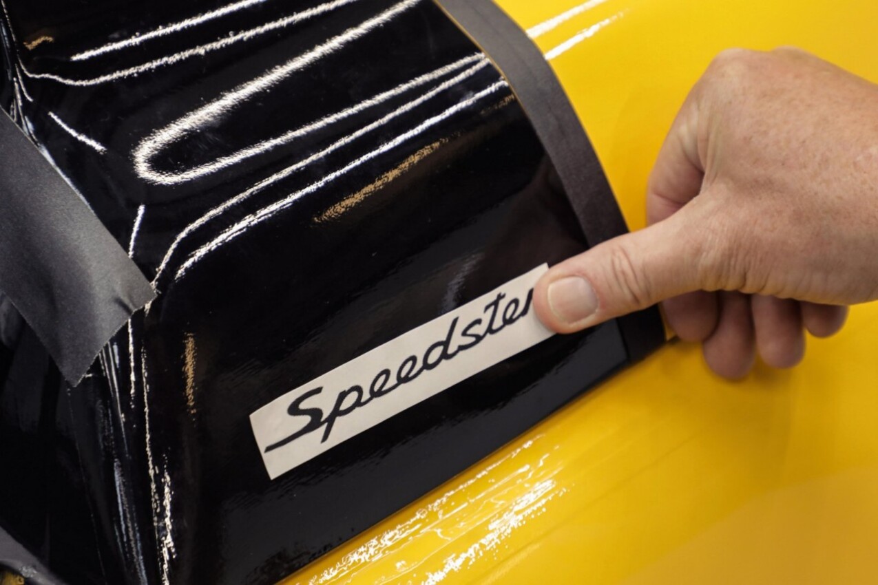 Porsche 911 Speedster Emblem