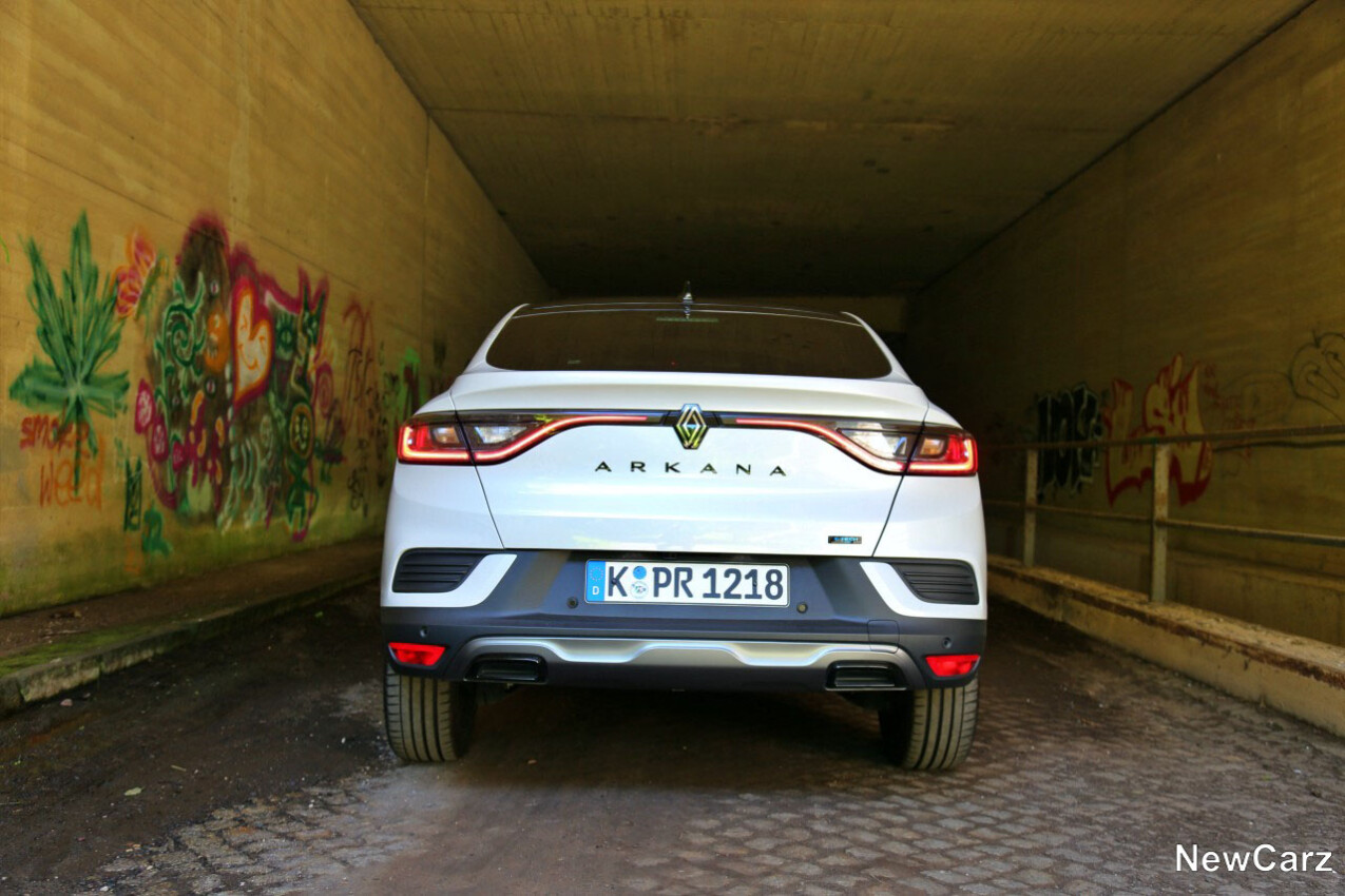 Renault Arkana Facelift vor Tunnel