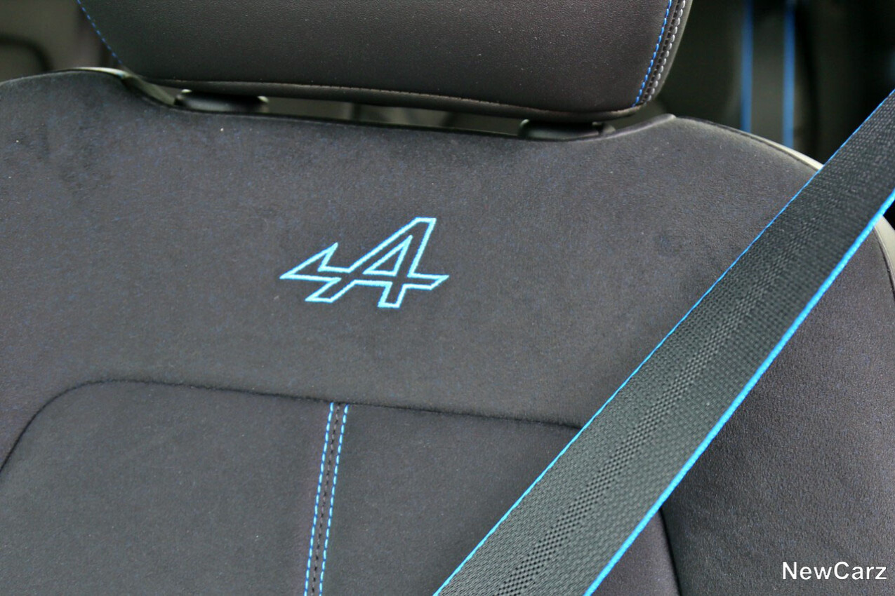 Esprit Alpine Logo aus Sitz Renault Arkana Facelift