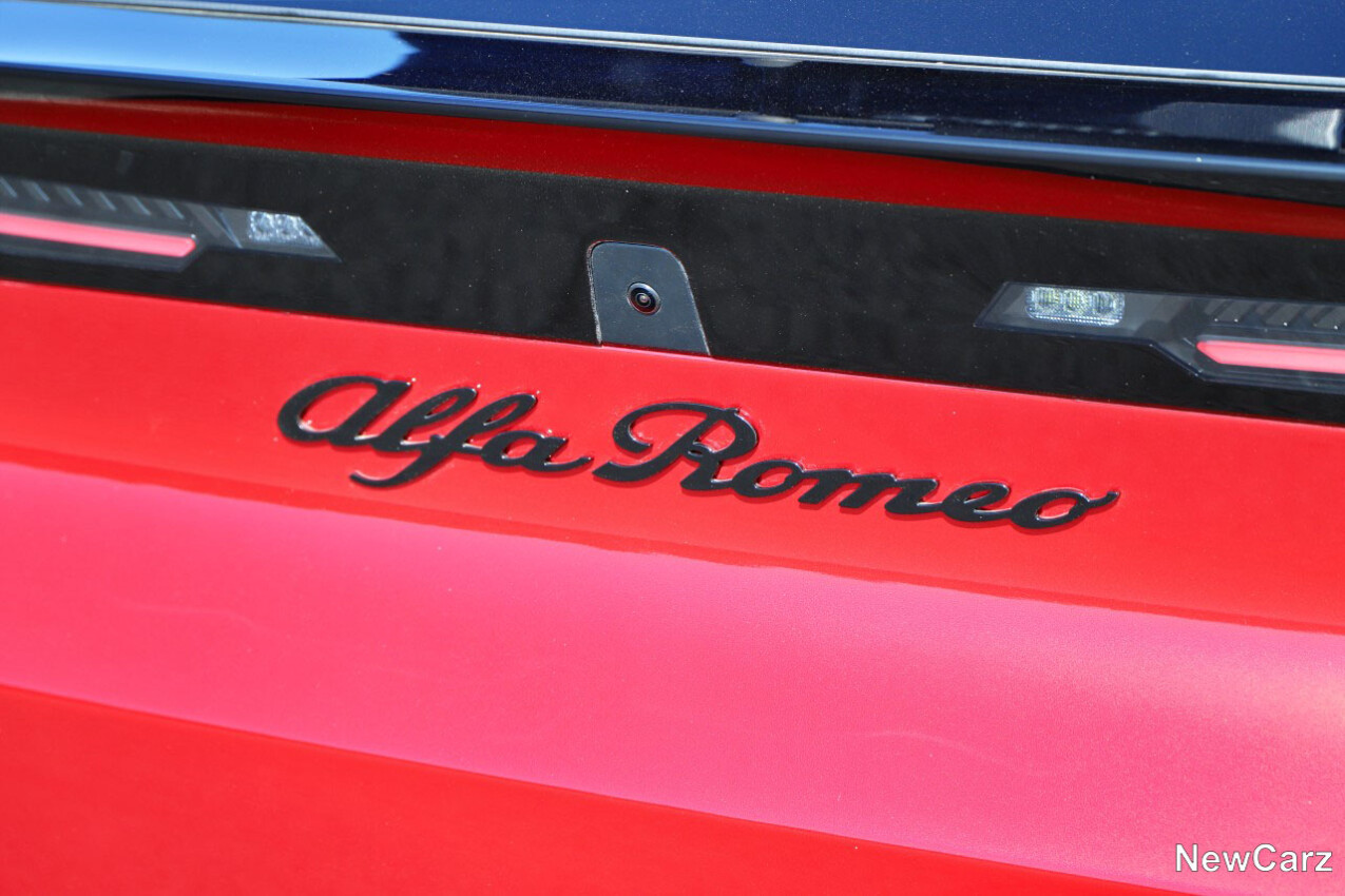 Alfa Romeo Junior Veloce Schriftzug