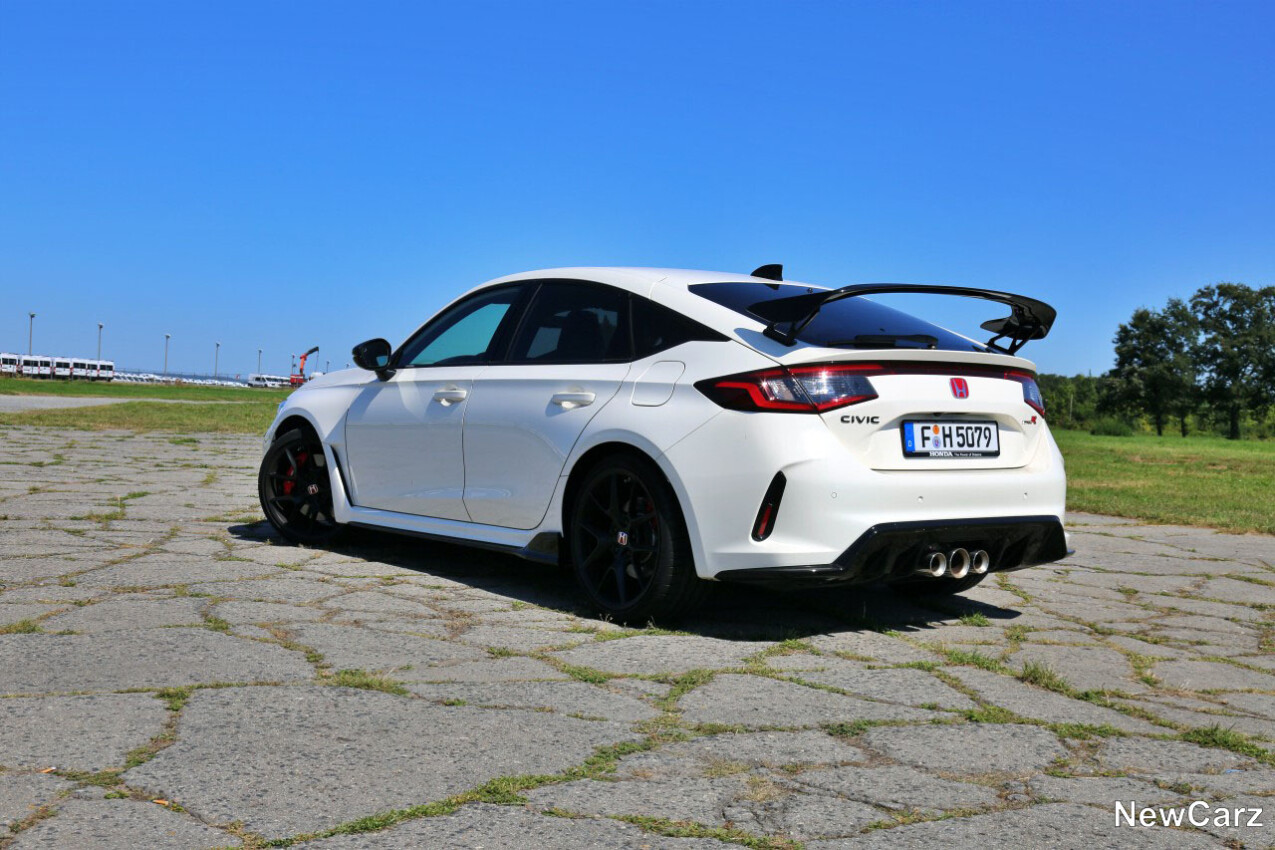 Honda Civic Type R schräg unten links hinten