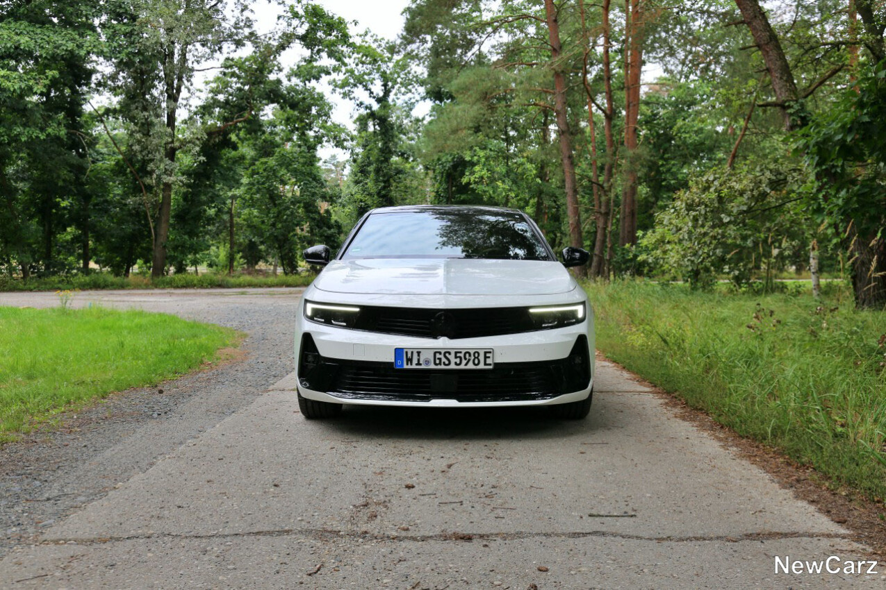 Opel Astra GSe vorne