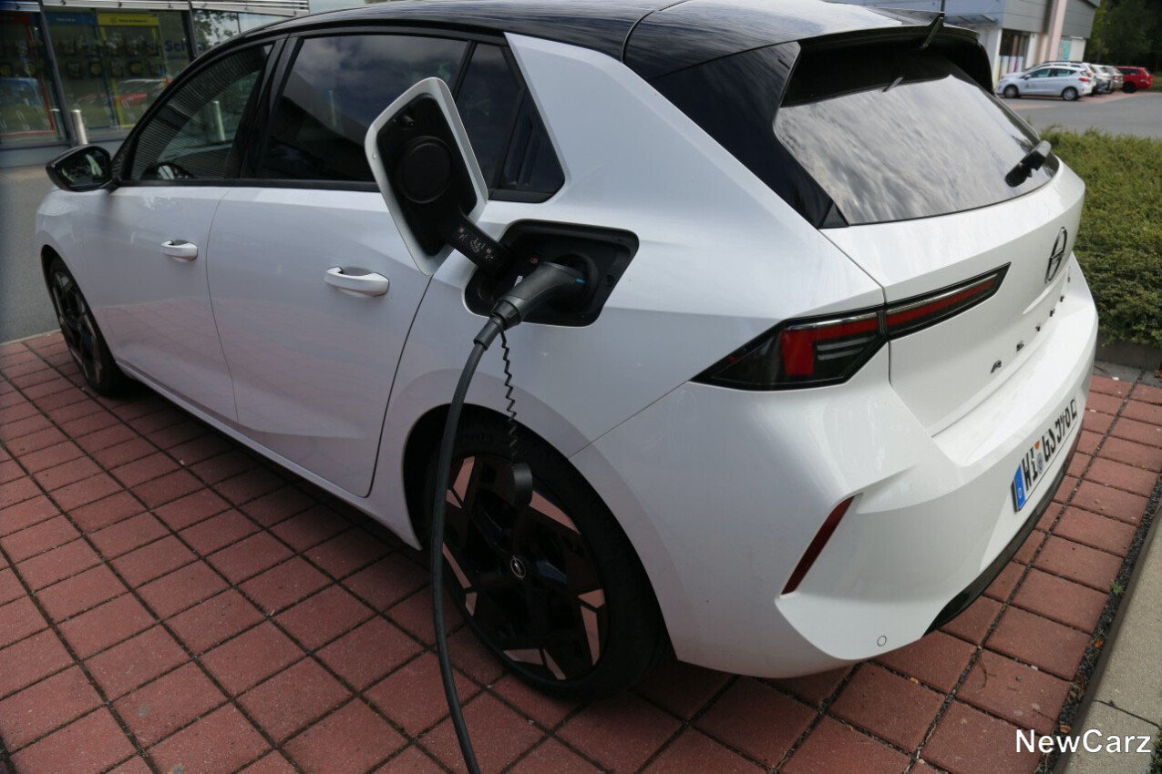 Aufladen am Opel Astra GSe