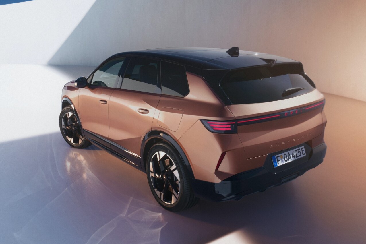 Opel Grandland schräg hinten oben
