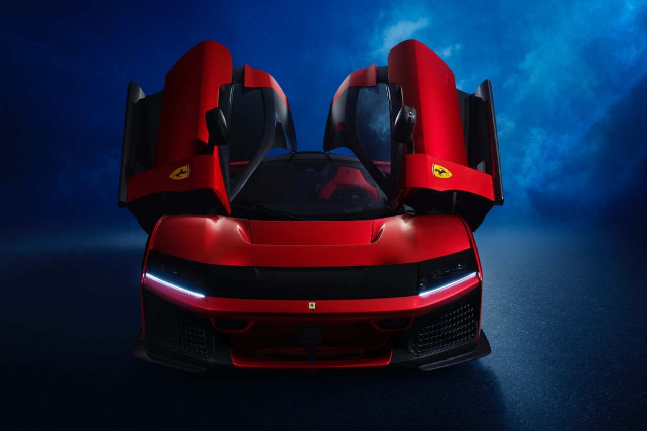 Ferrari F80 Flügeltüren offen