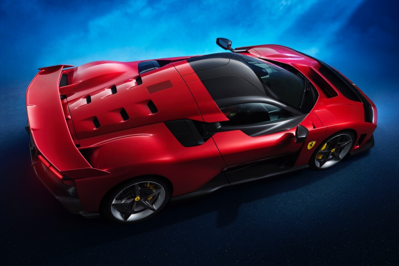 Ferrari F80 schräg oben seitlich hinten