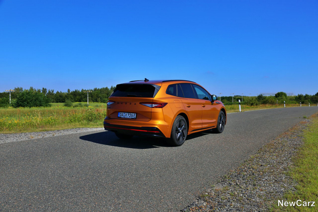 Skoda Enyaq RS schräg hinten rechts