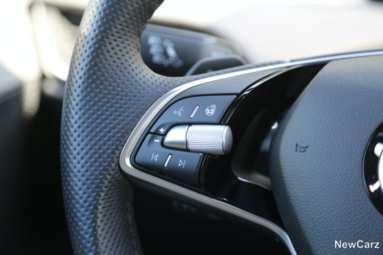 Rollregler am Lenkrad des Skoda Enyaq RS