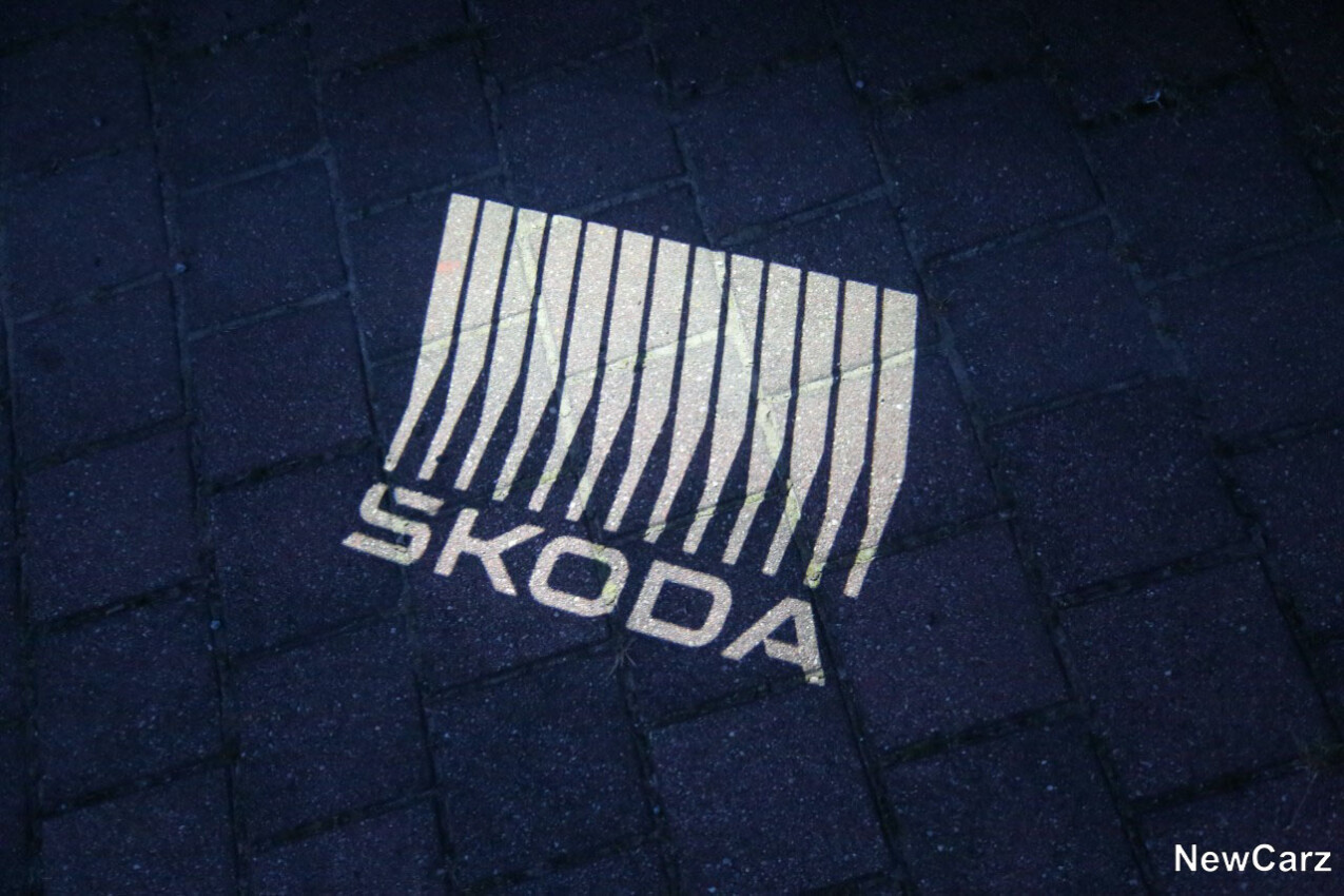 Skoda Enyaq RS Pfützenbeleuchtung