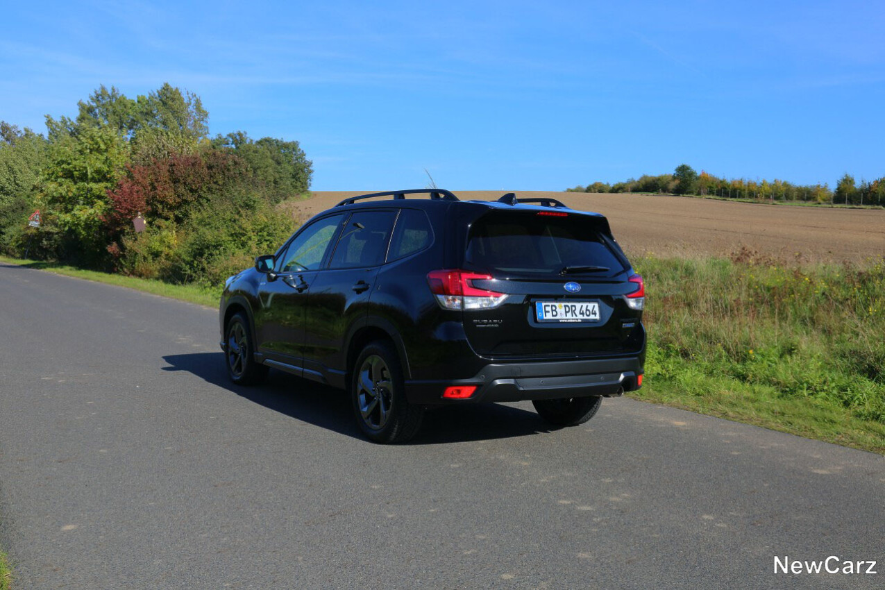 Subaru Forester Edition Black schräg hinten links