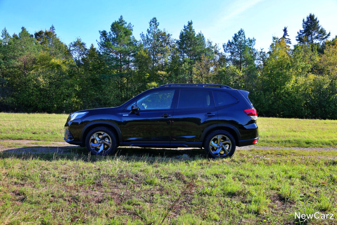 Subaru Forester Edition Black Seite links