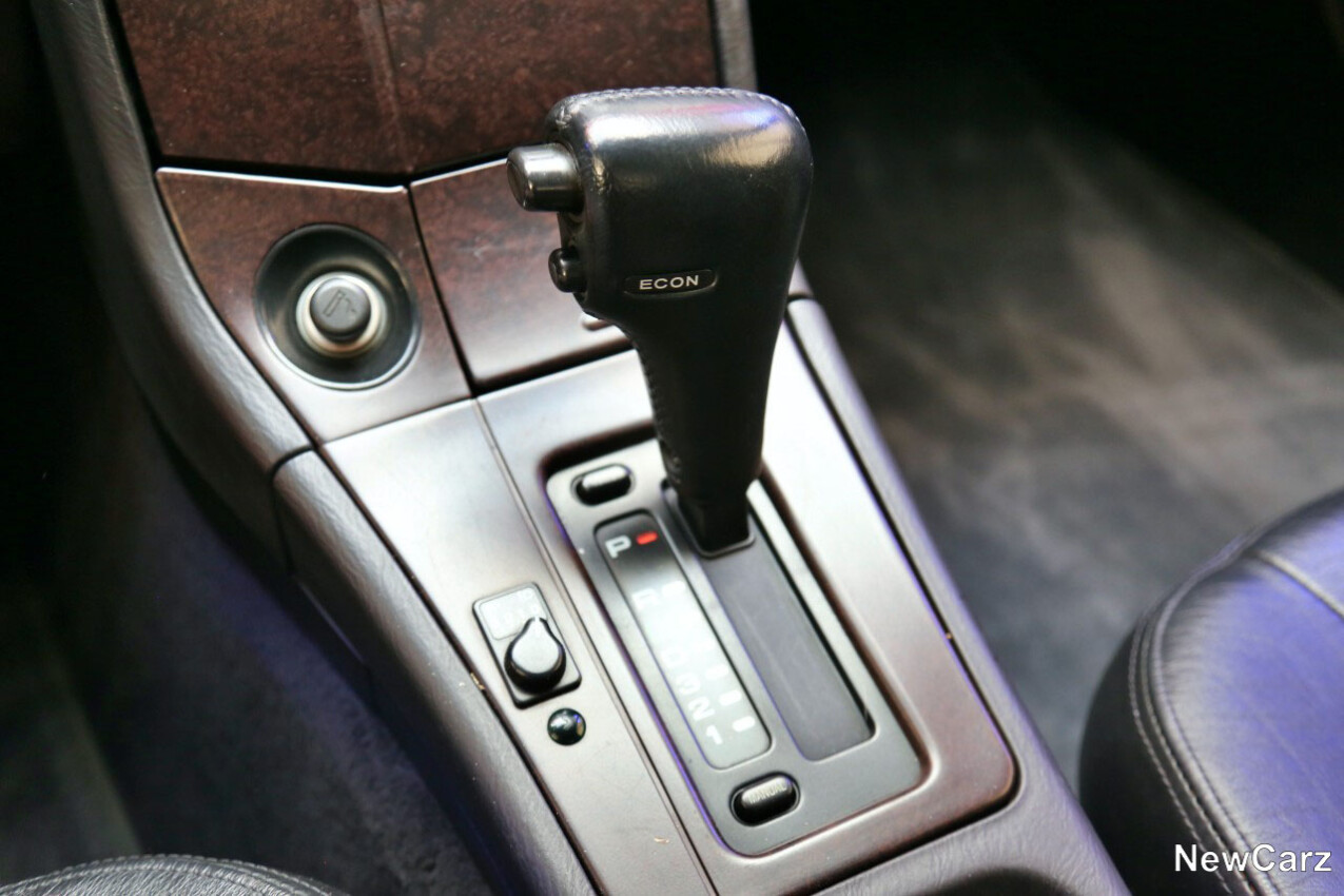 Wählhebel im Subaru SVX
