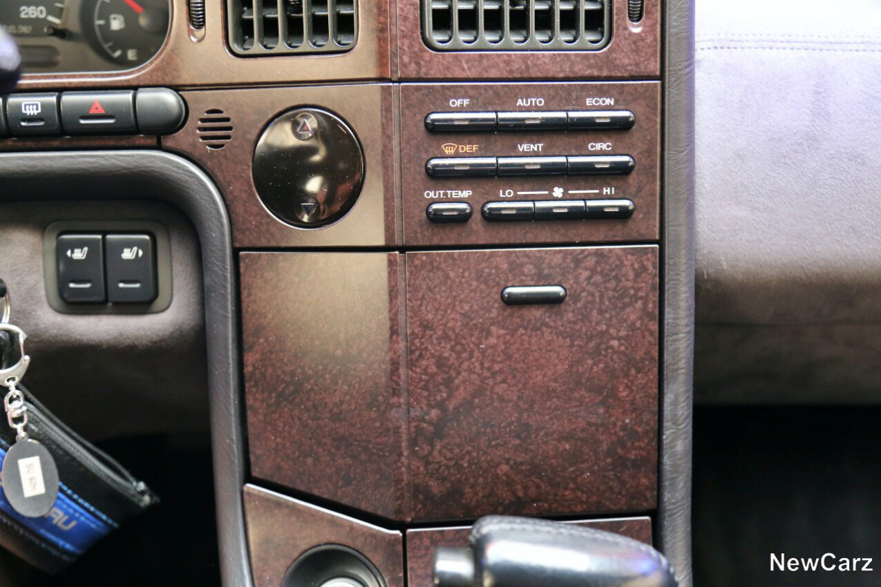 Subaru SVX Klimaautomatik