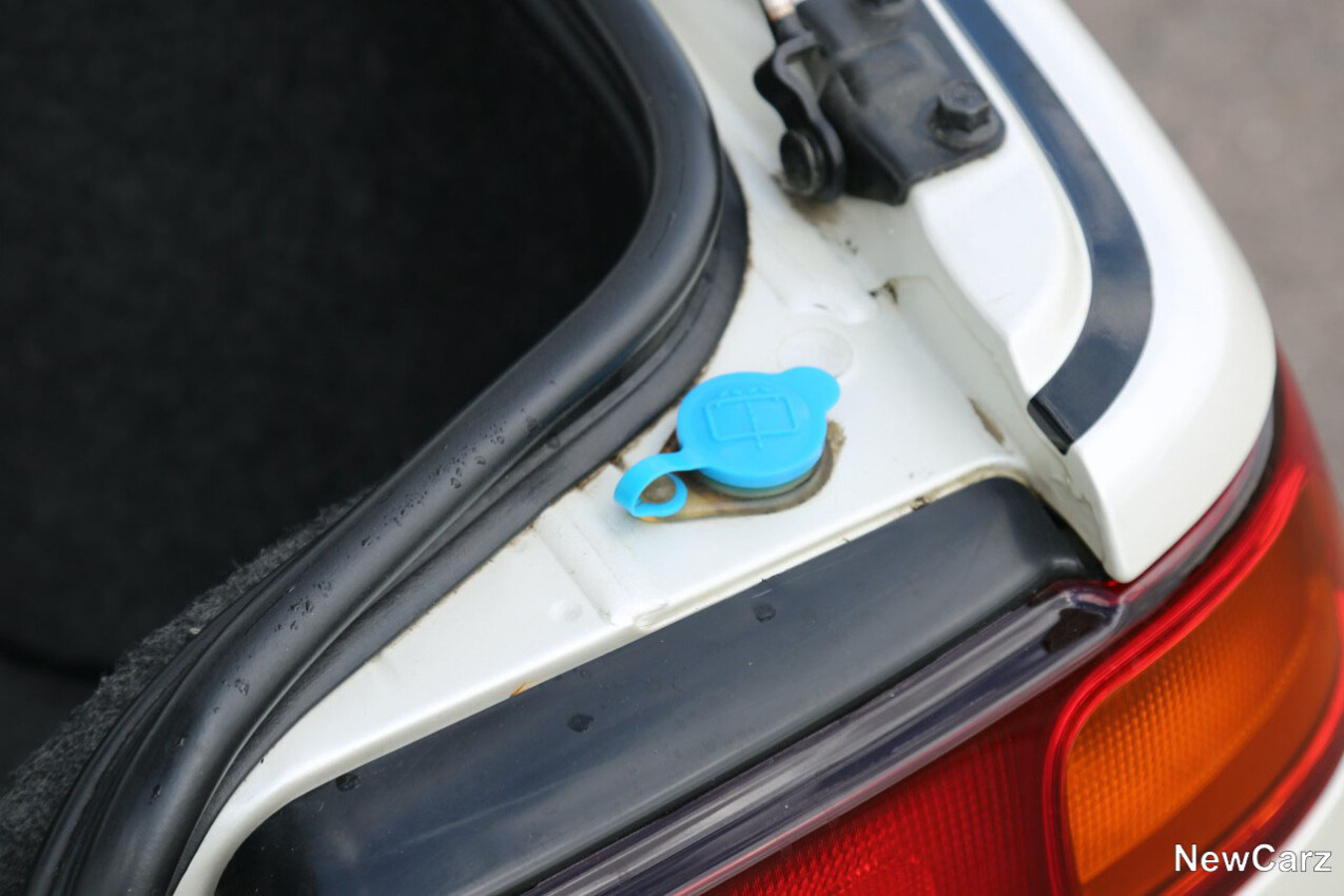 Subaru SVX Nachfüllstutzen Wischwasser