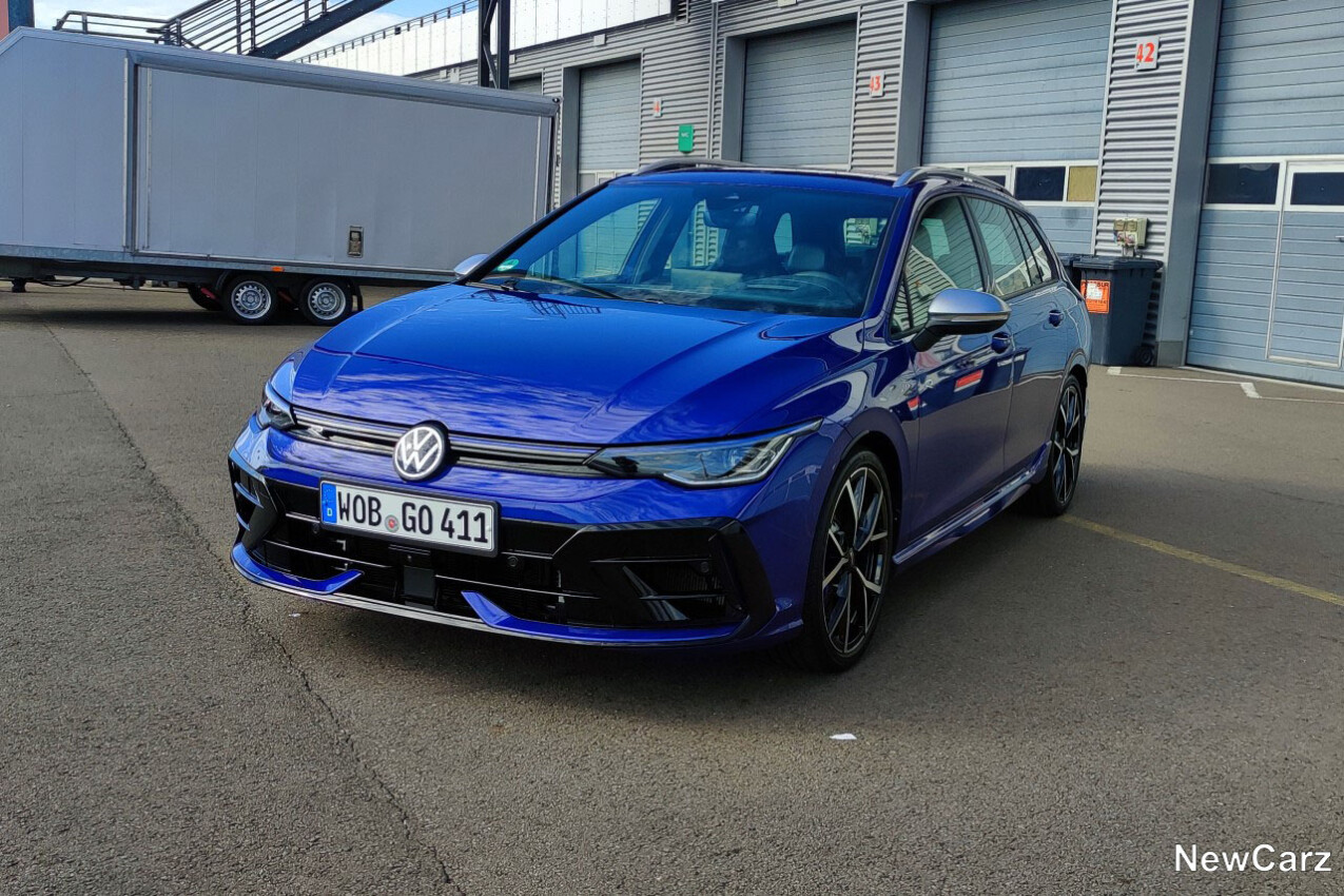 VW Golf R Variant schräg vorn