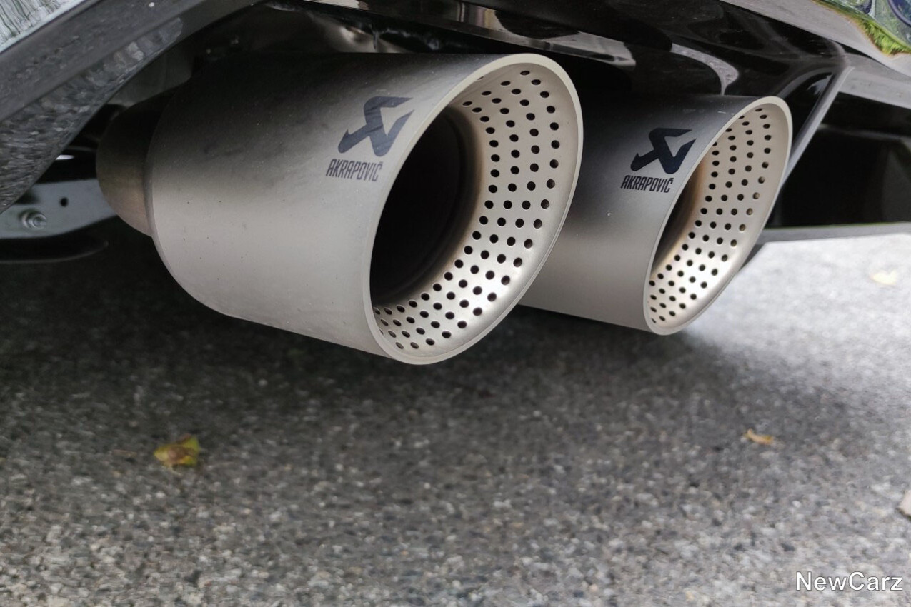 VW Golf R Akrapovic