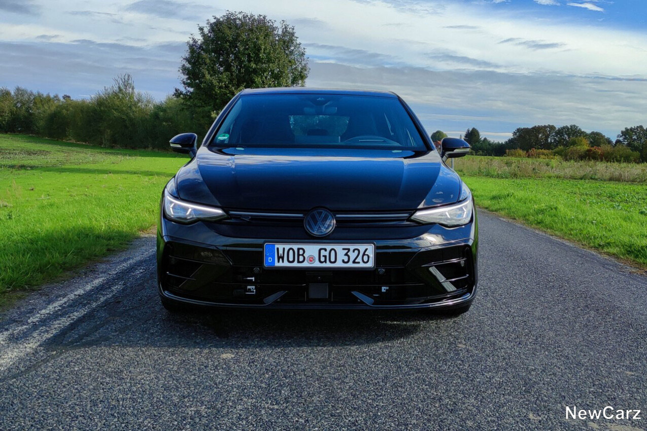 VW Golf R Black Edition Front