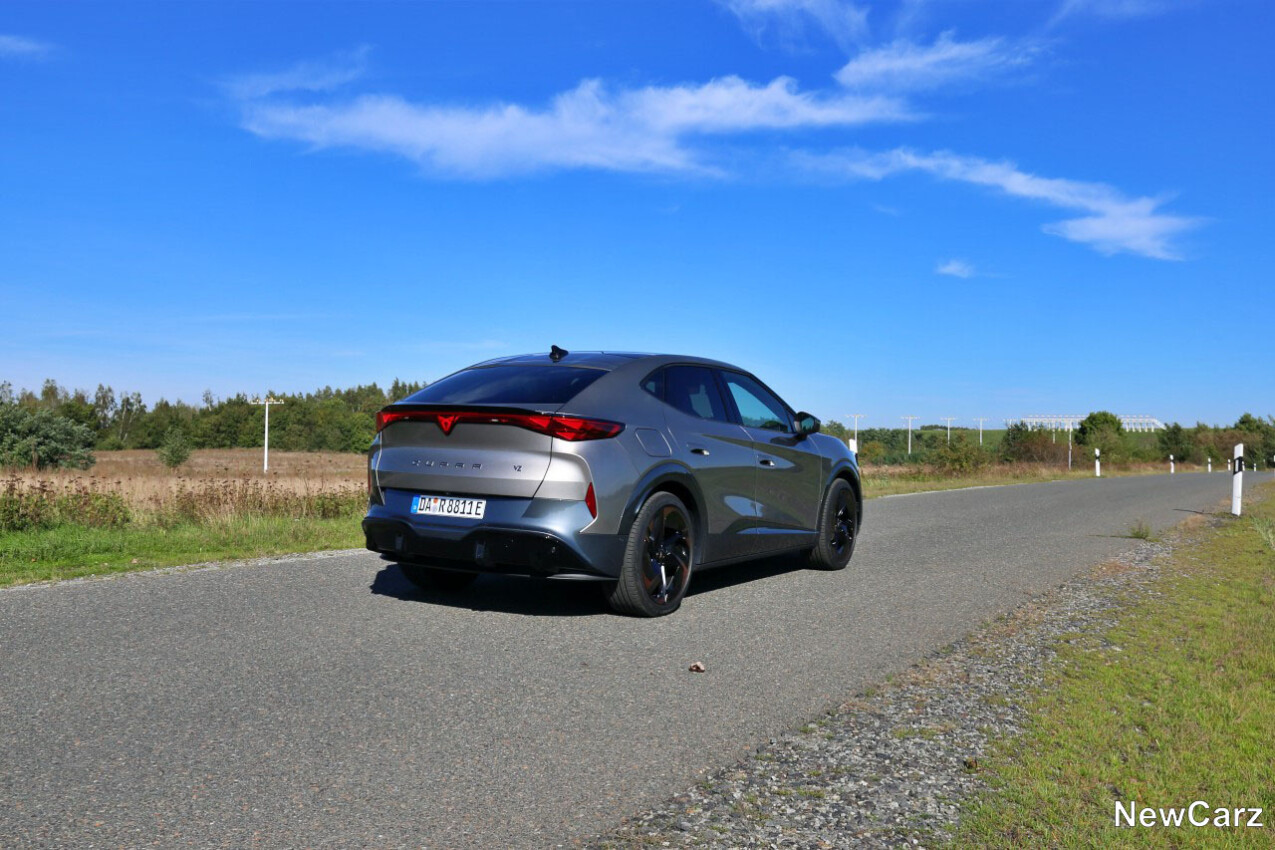 Cupra Tavascan VZ schräg hinten rechts
