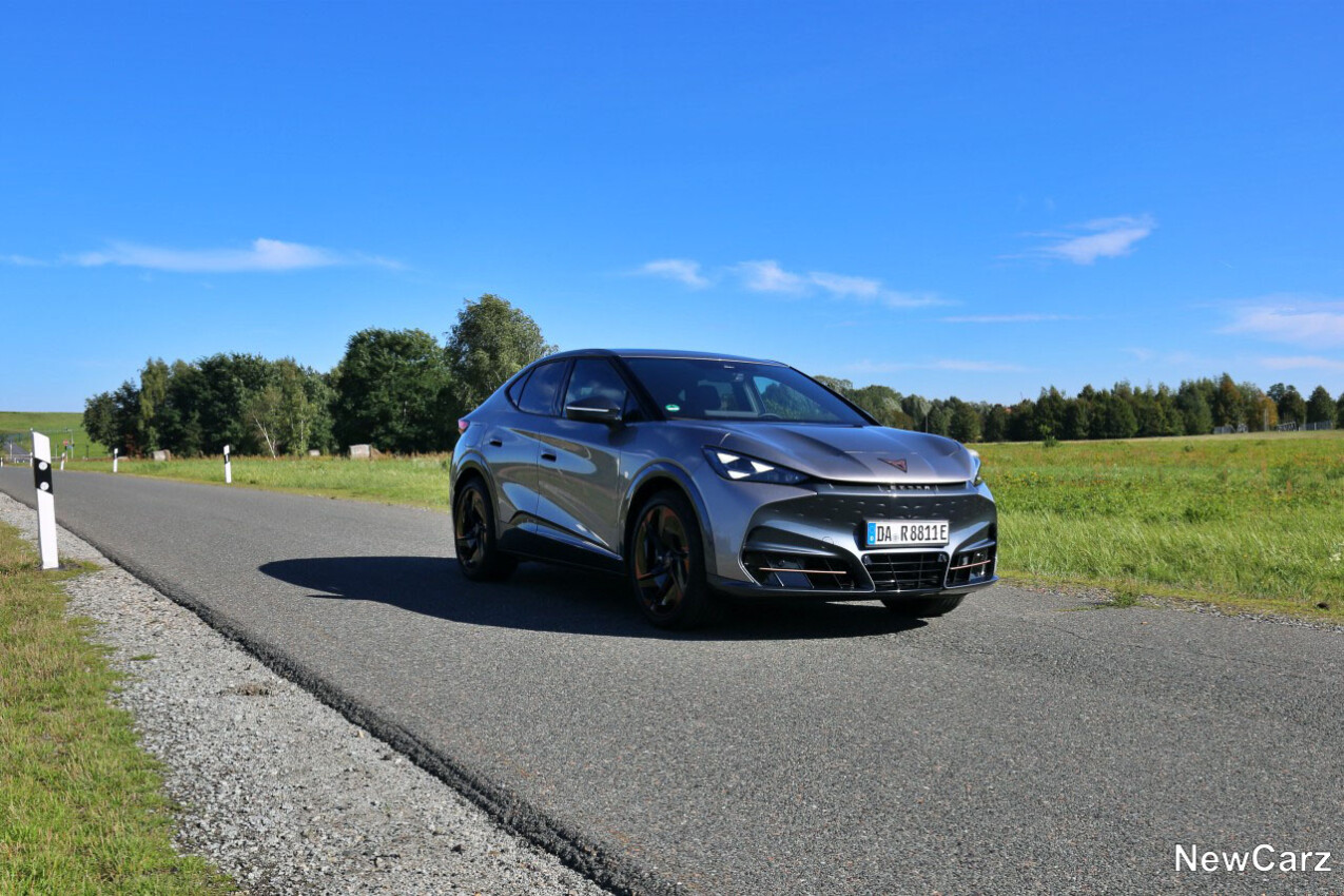 Cupra Tavascan VZ schräg vorne rechts