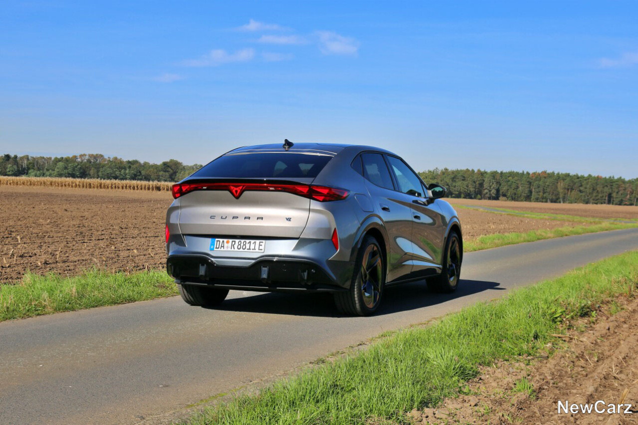 Cupra Tavascan VZ schräg hinten rechts