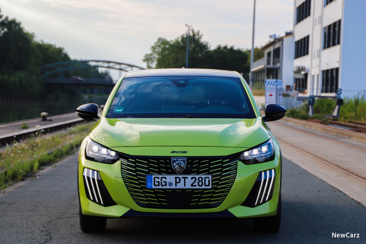 Peugeot 208 Hybrid Front