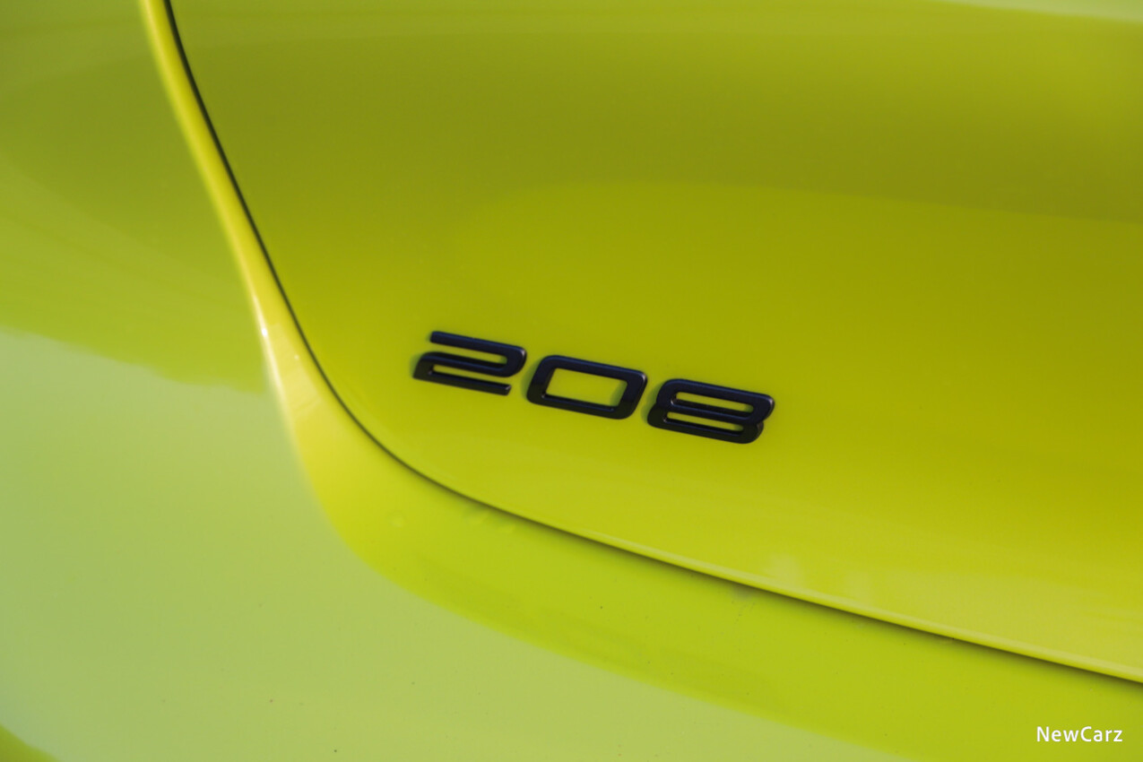 208 Schriftzug