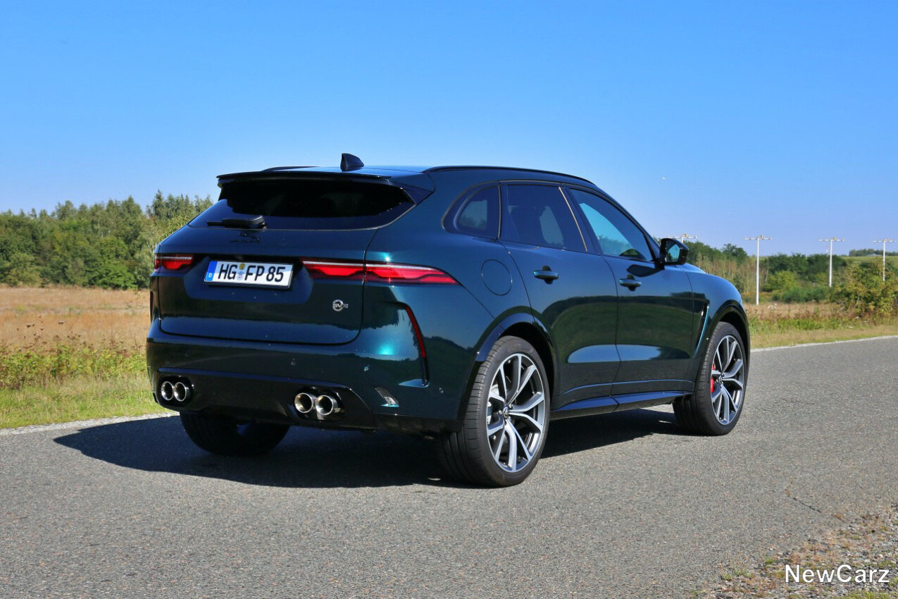Jaguar F-Pace SVR 575 Edition schräg hinten rechts