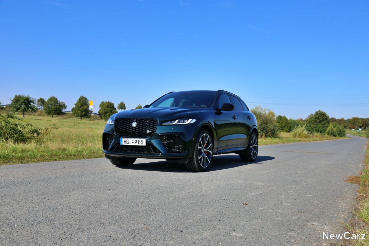 Jaguar F-Pace SVR 575 Edition schräg vorne links