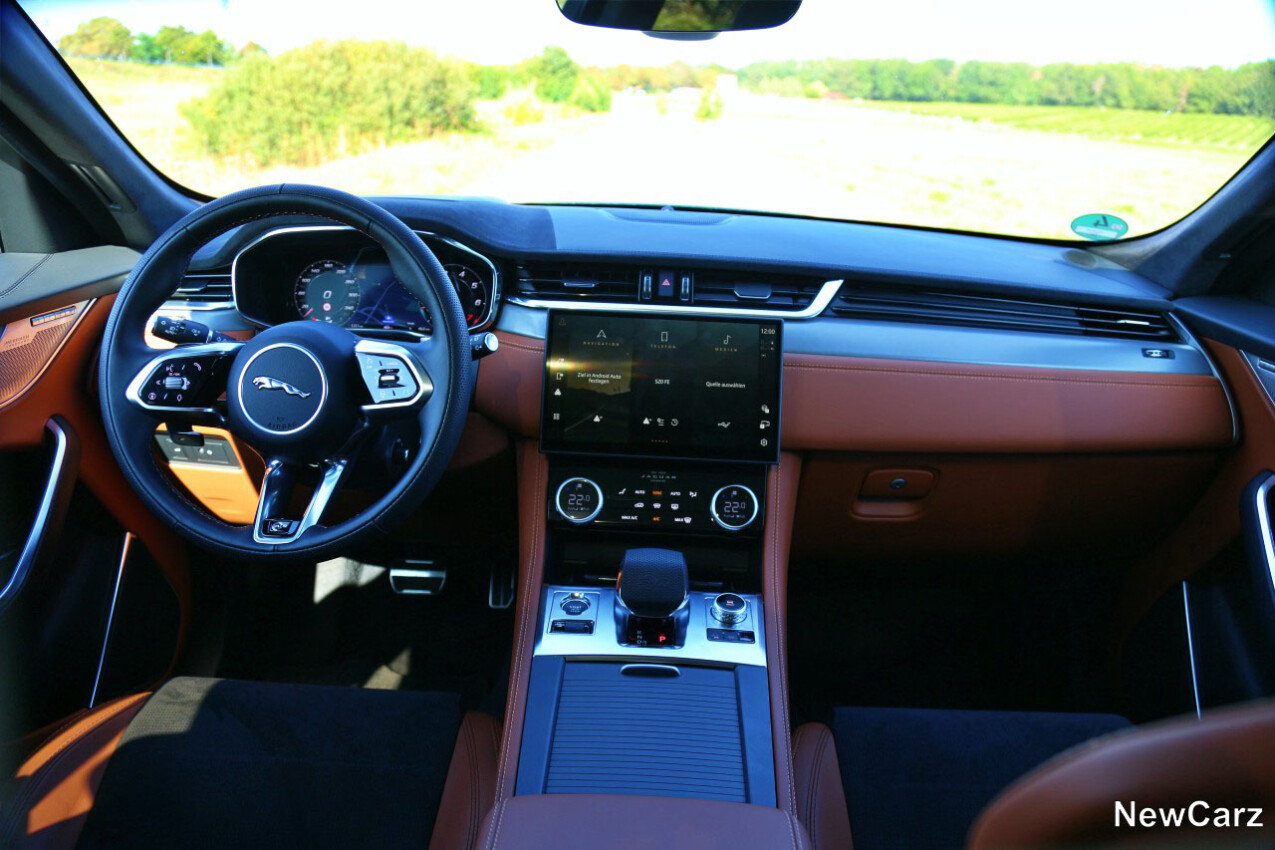 Jaguar F-Pace SVR 575 Edition Instrumententafel