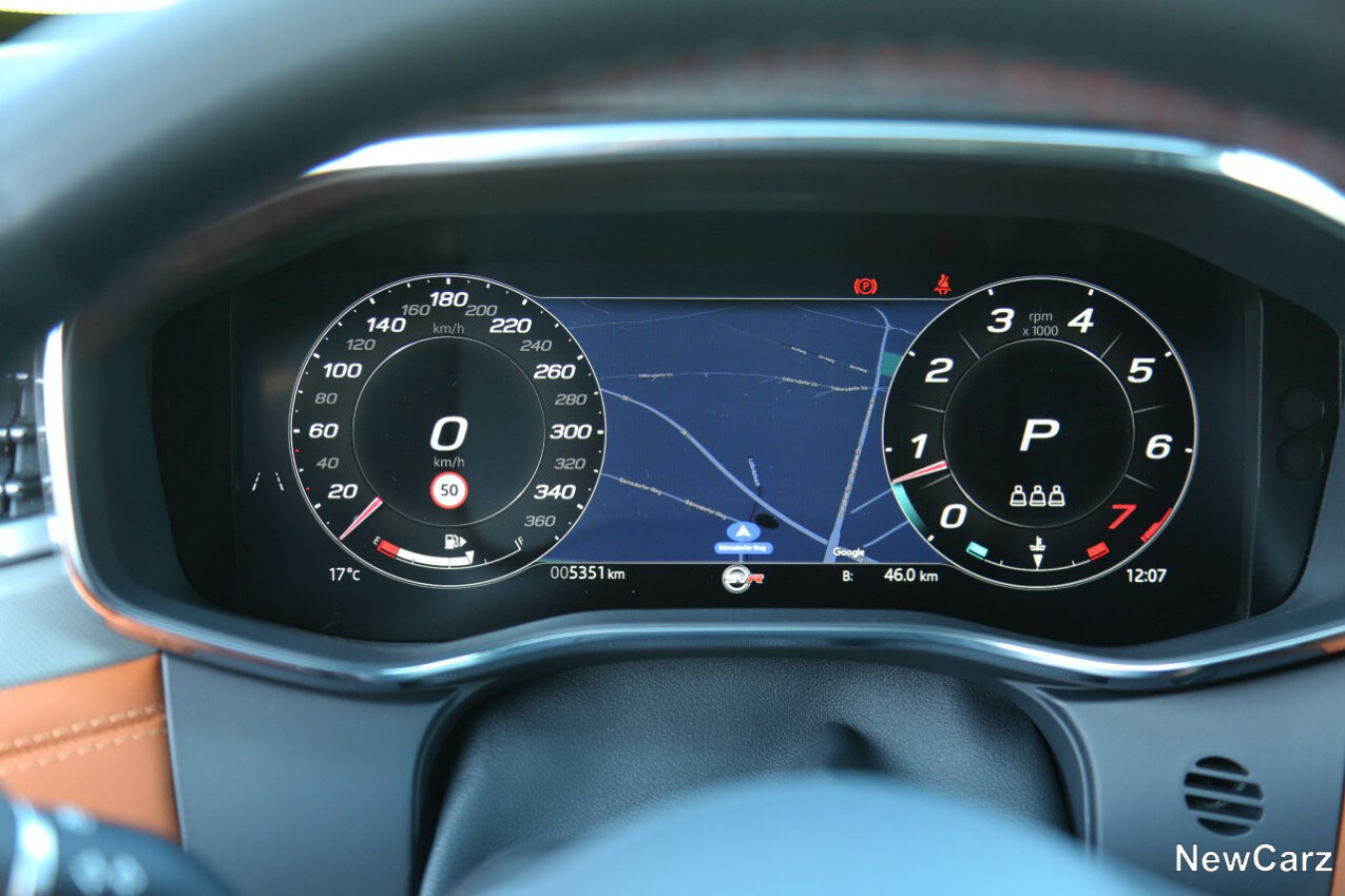 Jaguar F-Pace SVR 575 Edition Cockpit