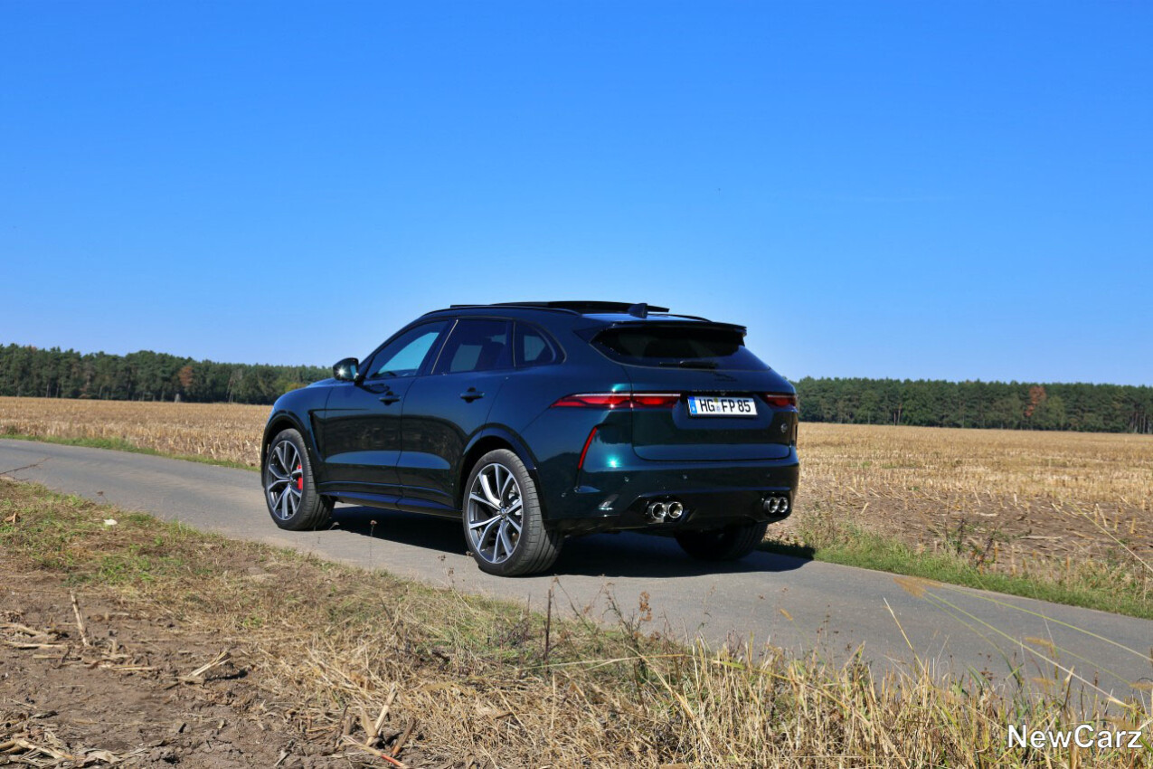 Jaguar F-Pace SVR 575 Edition schräg hinten links