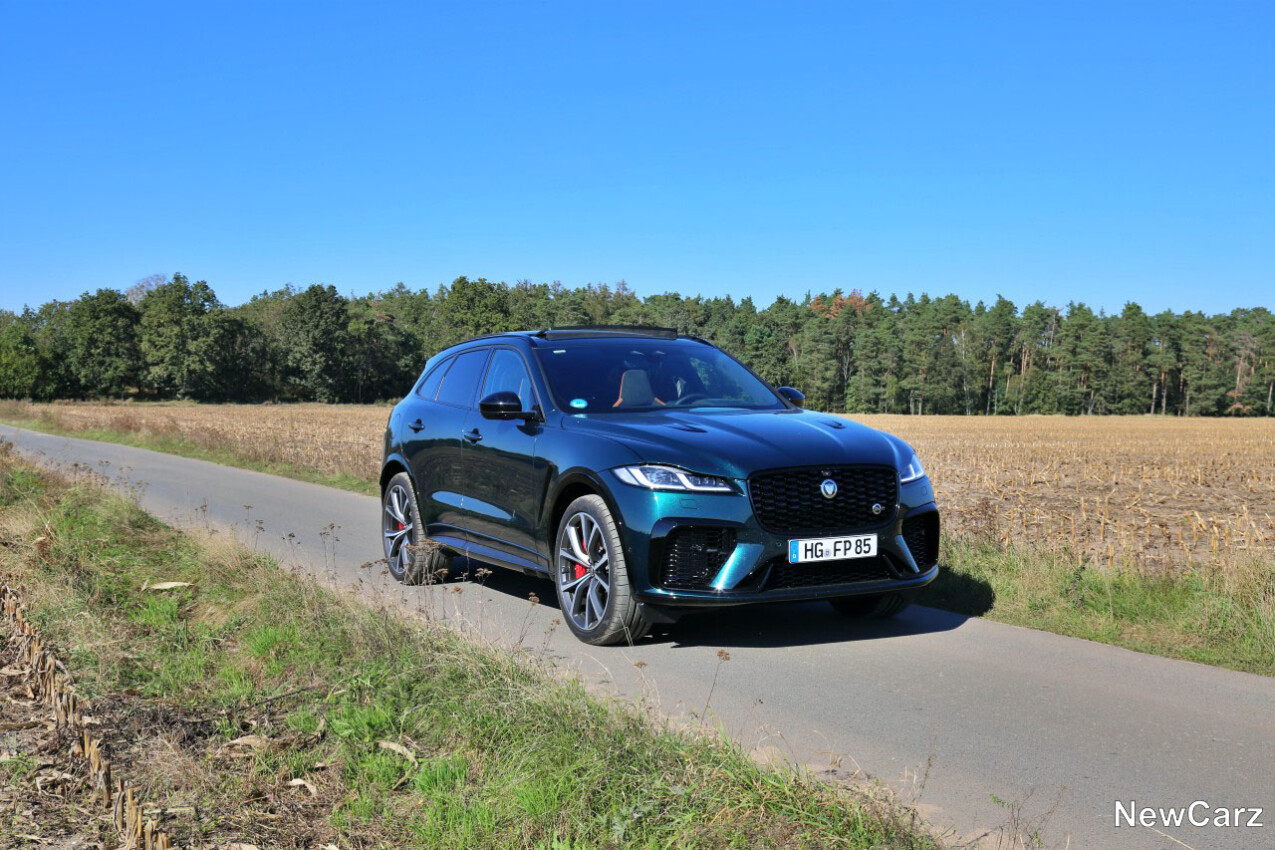 Jaguar F-Pace SVR 575 Edition schräg vorne rechts