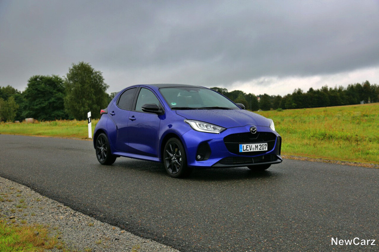 Mazda2 Hybrid Facelift schräg vorne rechts