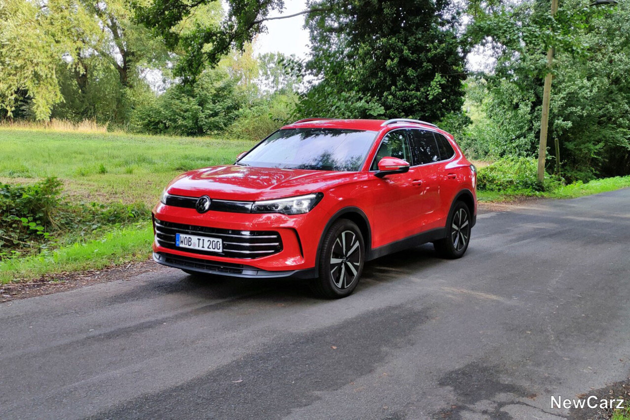 VW Tiguan TDI schräg vorne links