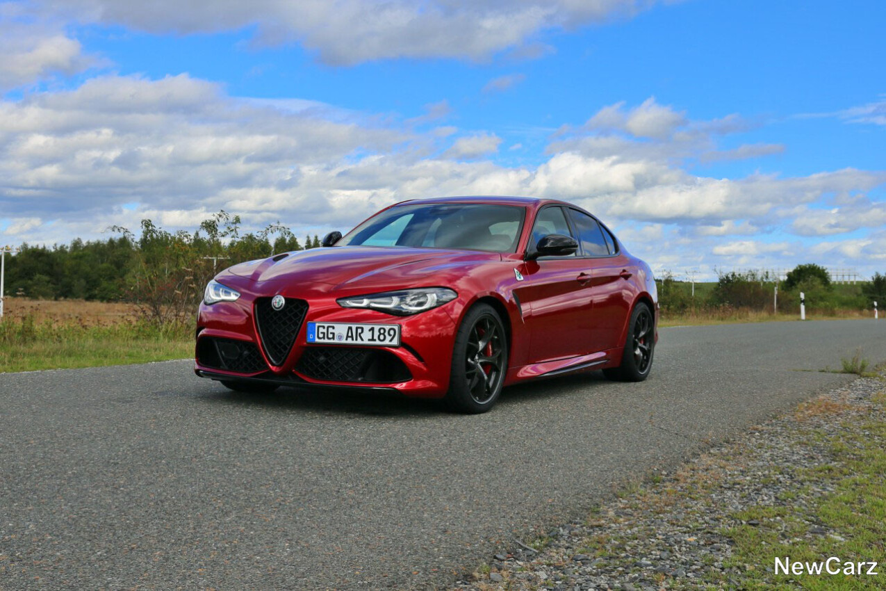 Alfa Romeo Giulia Quadrifoglio schräg vorne links