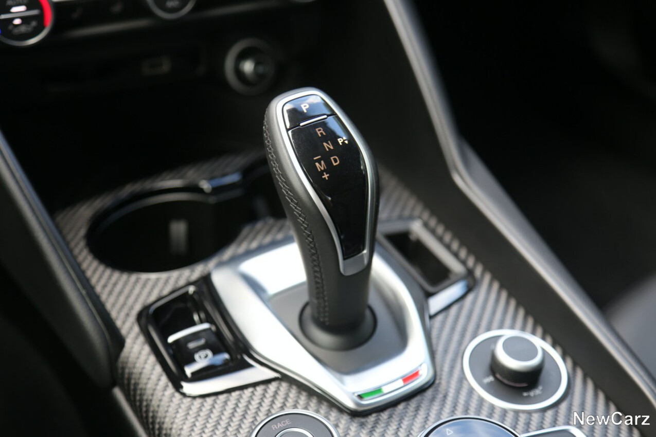 Alfa Romeo Giulia Quadrifoglio Wählhebel