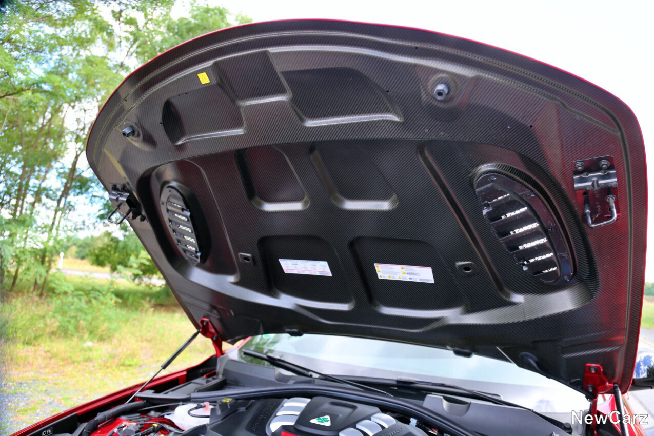 Alfa Romeo Giulia Quadrifoglio Haube Unterseite