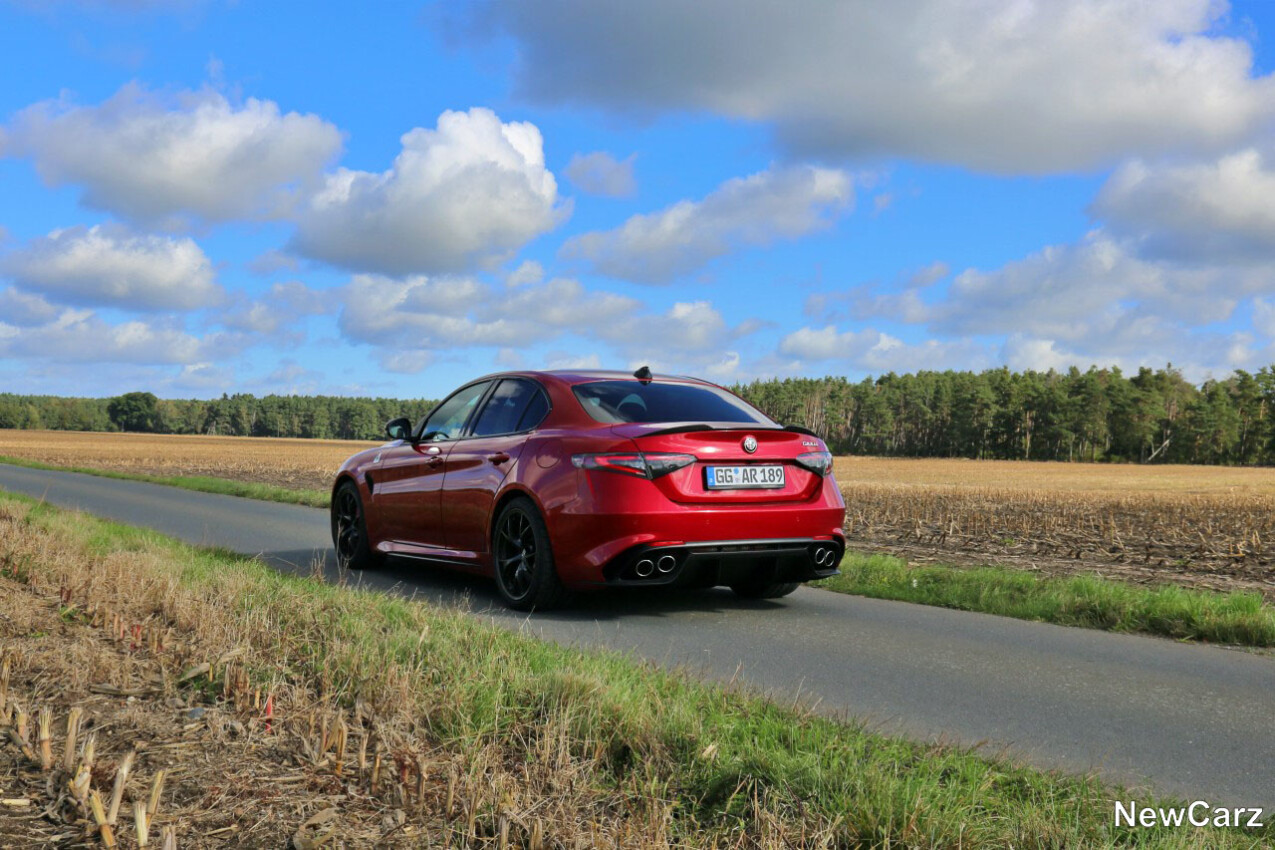 Alfa Romeo Giulia Quadrifoglio schräg hinten links