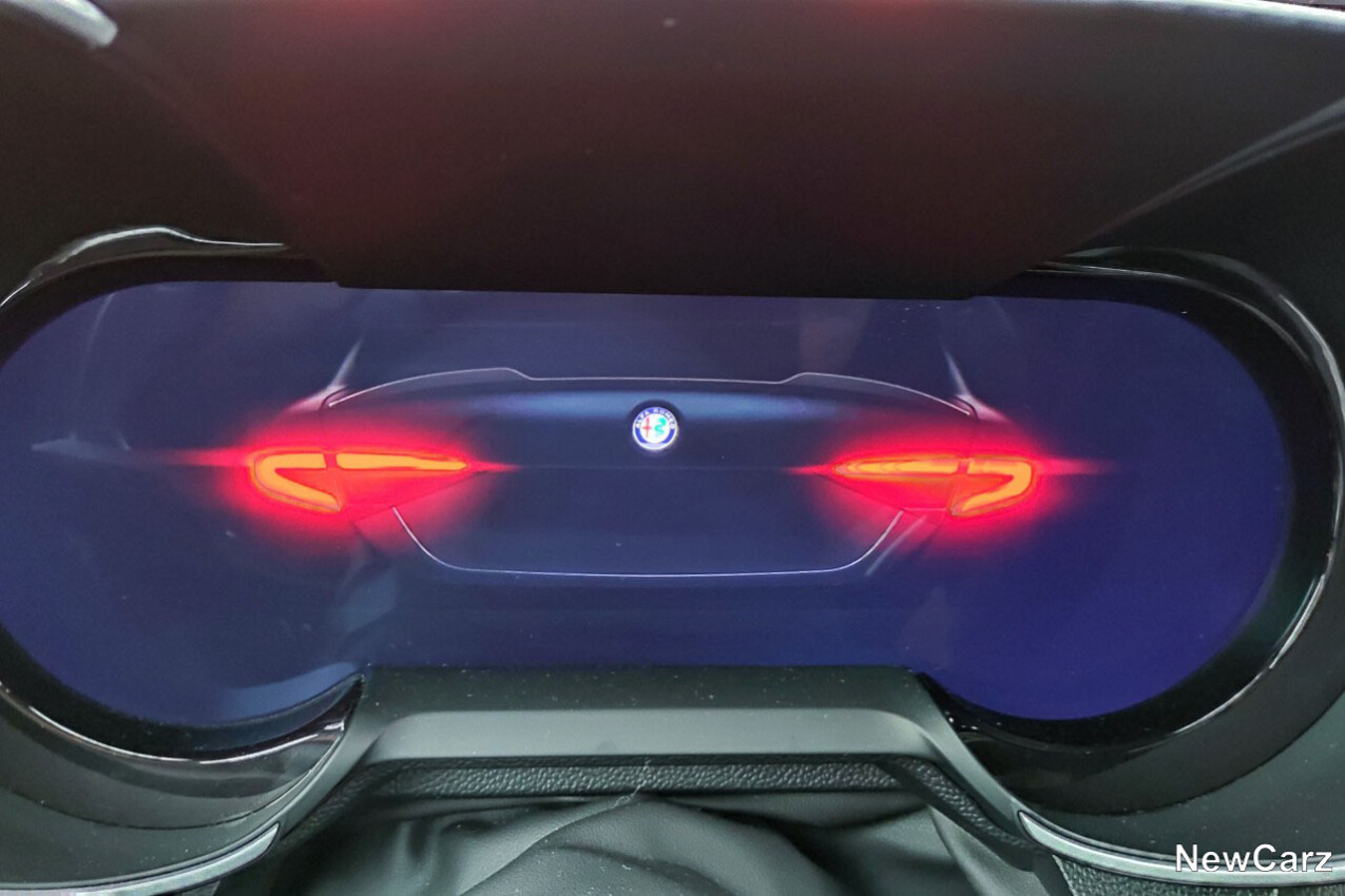 Alfa Romeo Giulia Quadrifoglio Cockpit Stopp