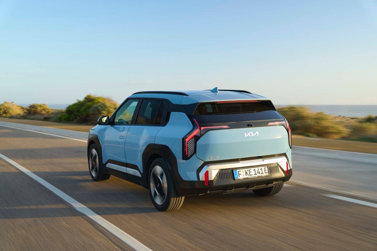 Kia EV3 schräg hinten