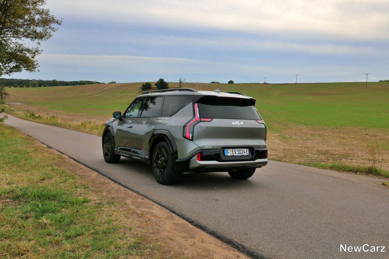 Kia EV9 schräg hinten links