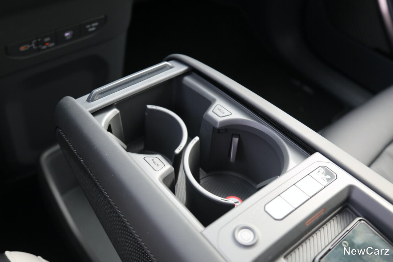 Kia EV9 Mittelkonsole geöffnet