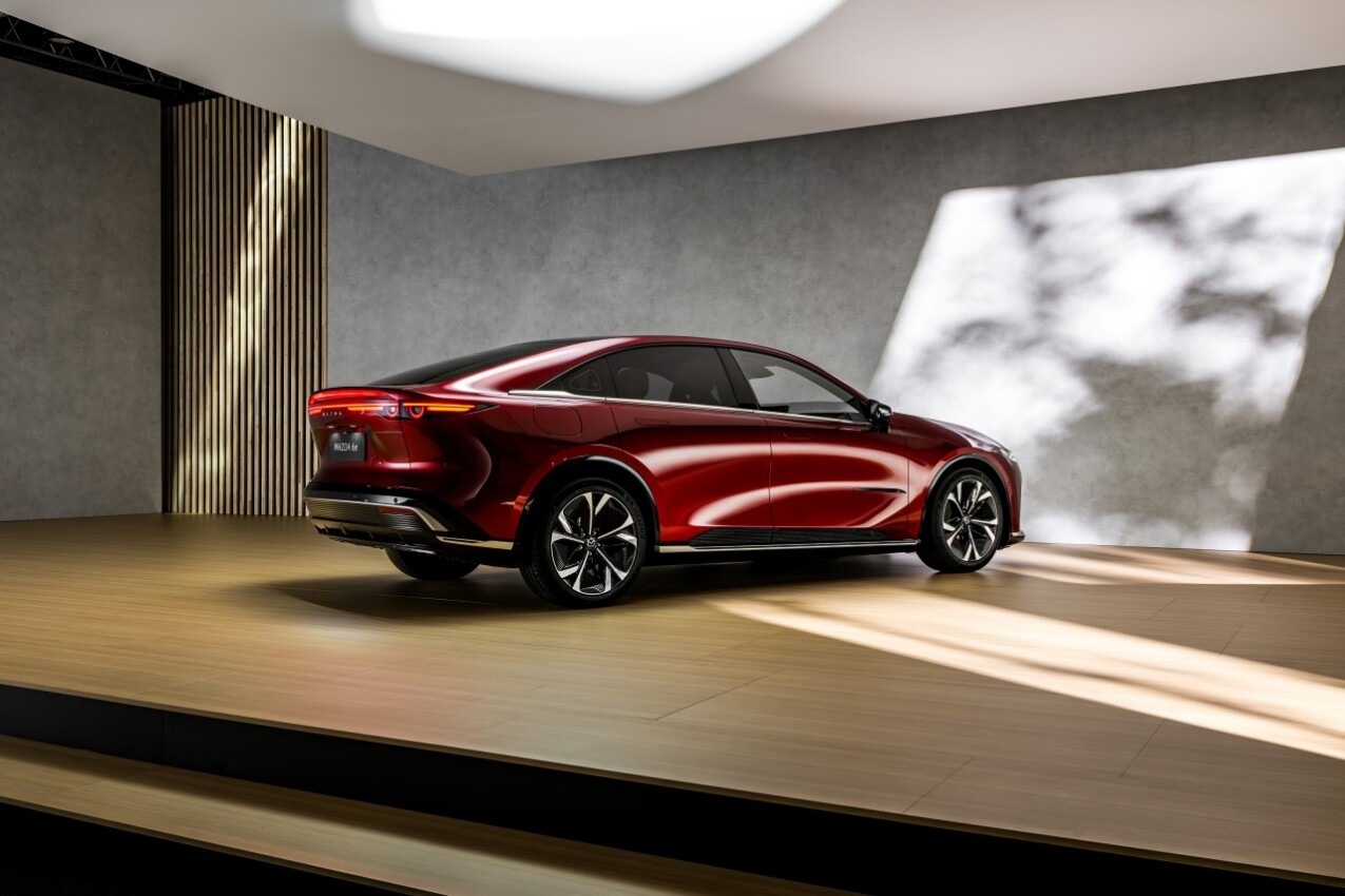 Mazda6e schräg Seite rechts