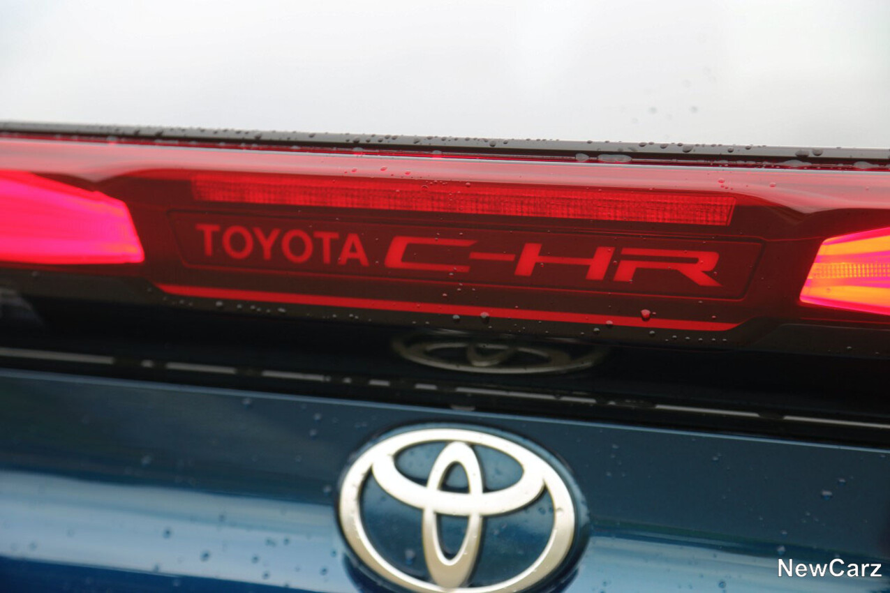 Toyota C-HR MK2 Rückleuchten mittig