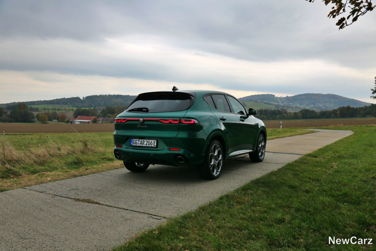 Alfa Romeo Tonale Q4 PHEV schräg hinten
