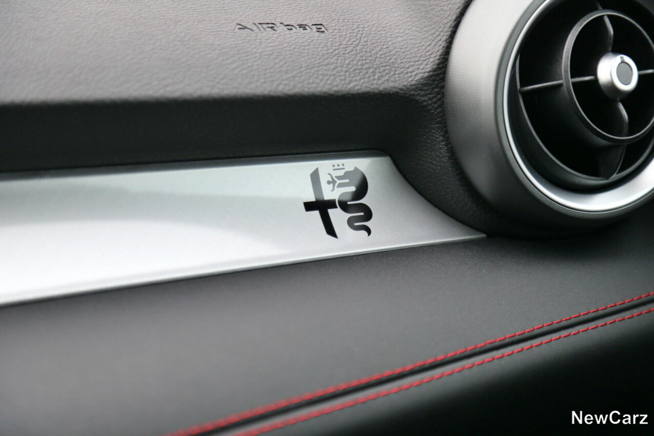 Alfa Romeo Tonale Q4 PHEV Dekor