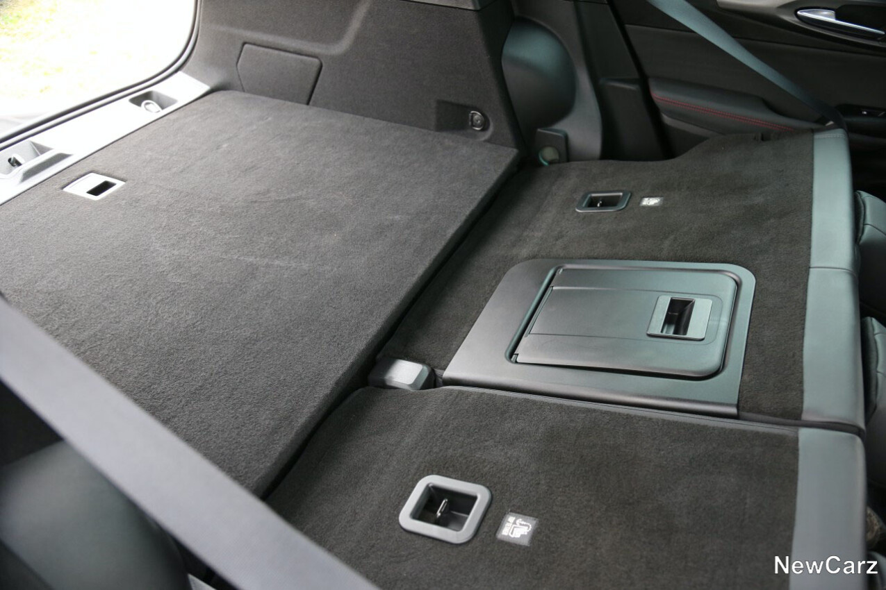 Alfa Romeo Tonale Q4 PHEV ebener Laderaumboden