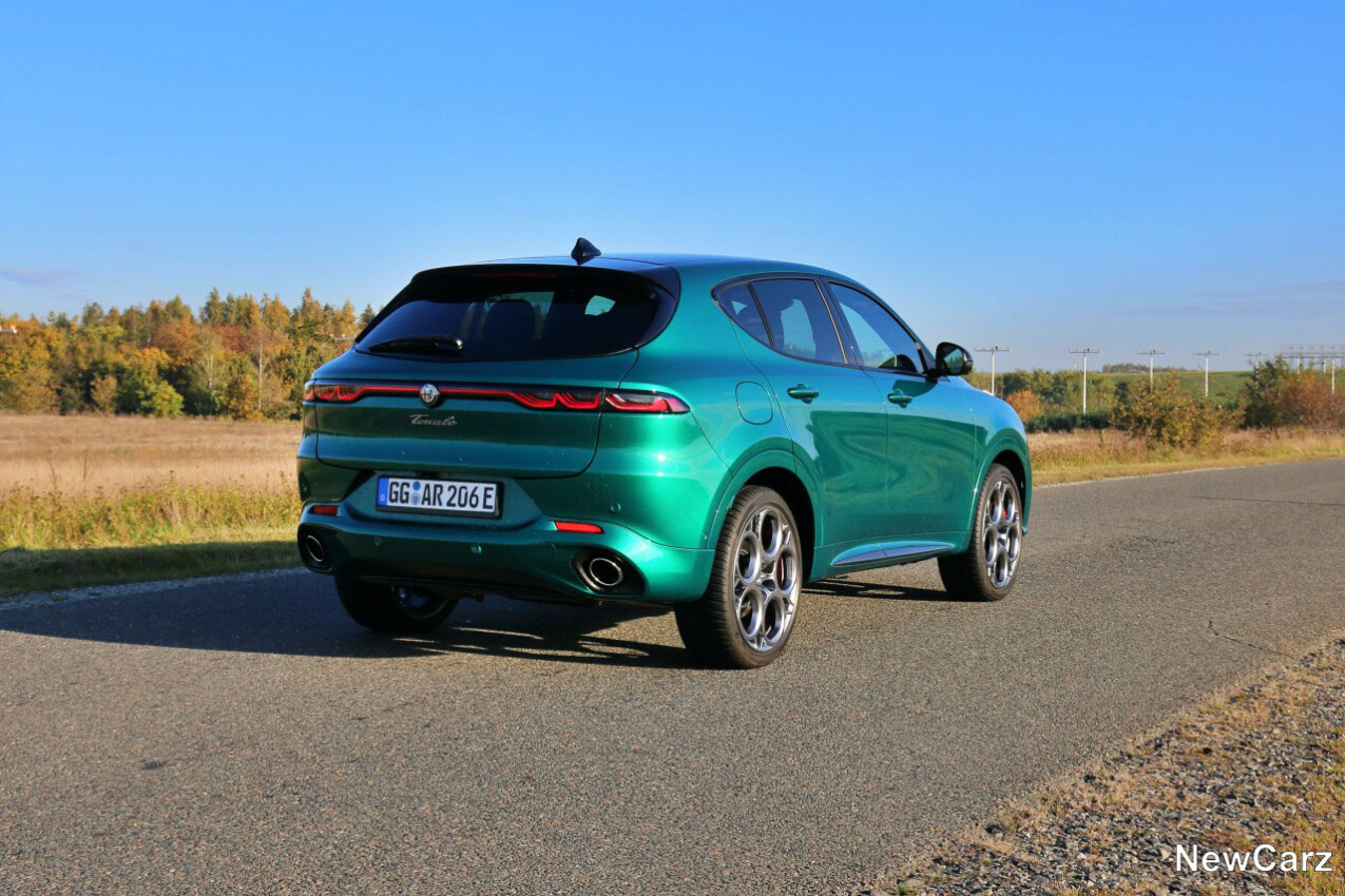 Alfa Romeo Tonale Q4 PHEV schräg hinten rechts