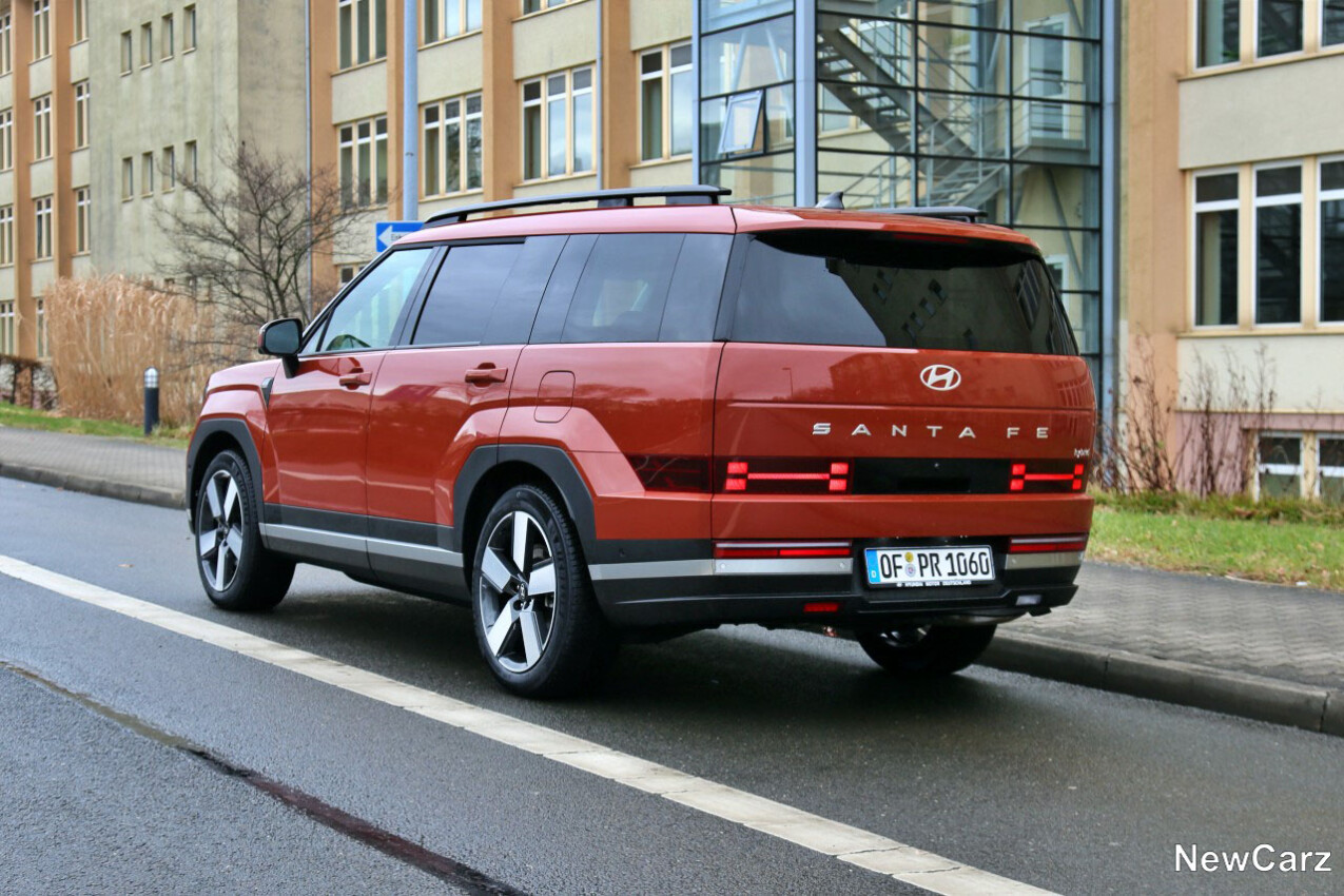 Hyundai Santa Fe 2025 schräg hinten links