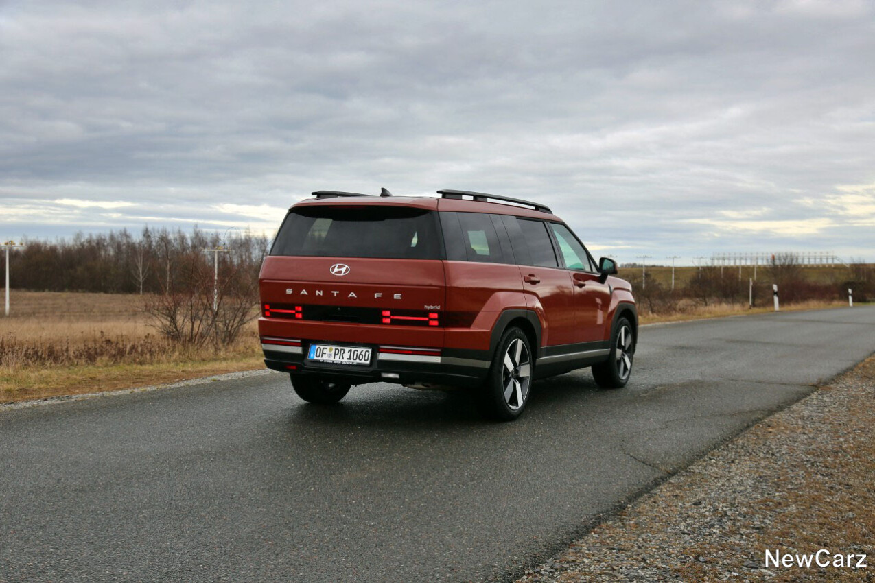 Hyundai Santa Fe 2025 schräg hinten rechts
